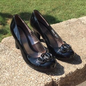 SOLESENSEABILITY  PATENT LEATHER HEELS SIZE 7.5